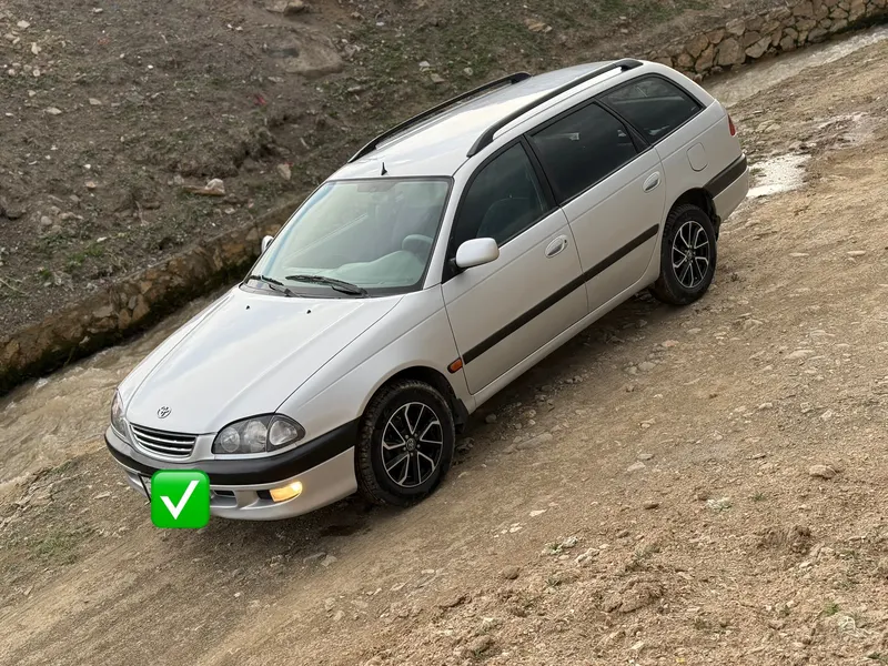 Toyota Avensis 1999 (4)