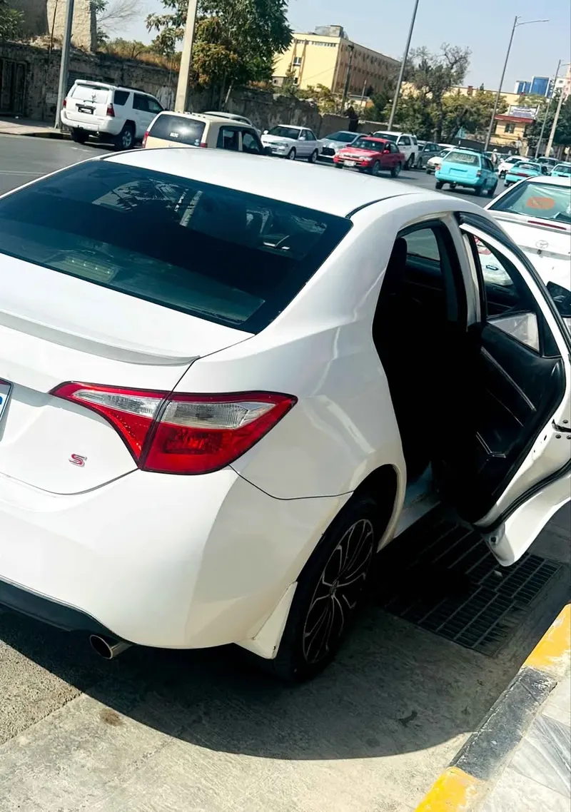 Toyota Corolla 2015 (3)