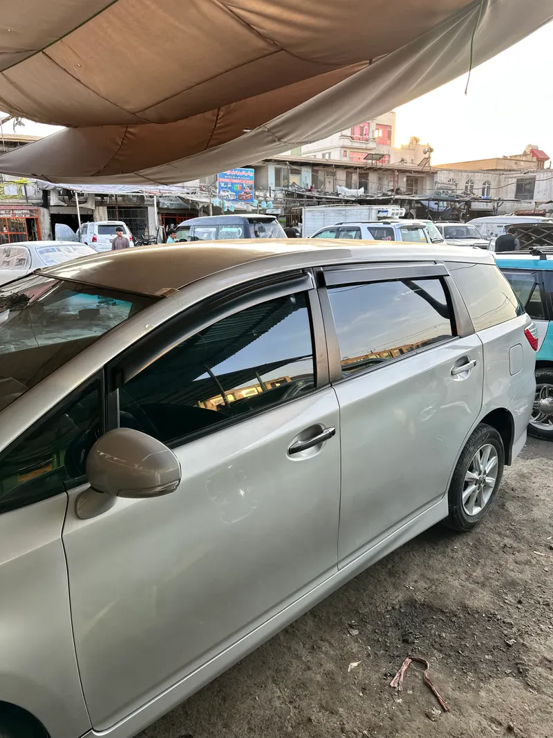 Toyota Wish 2011-2013 (1)