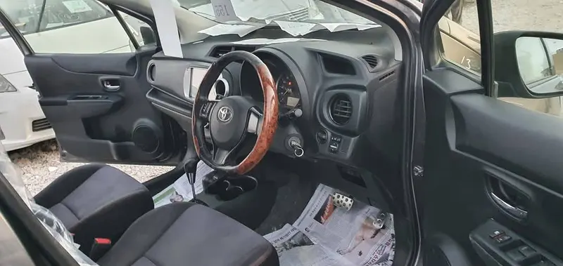 Toyota Vitz RS 2013 (4)