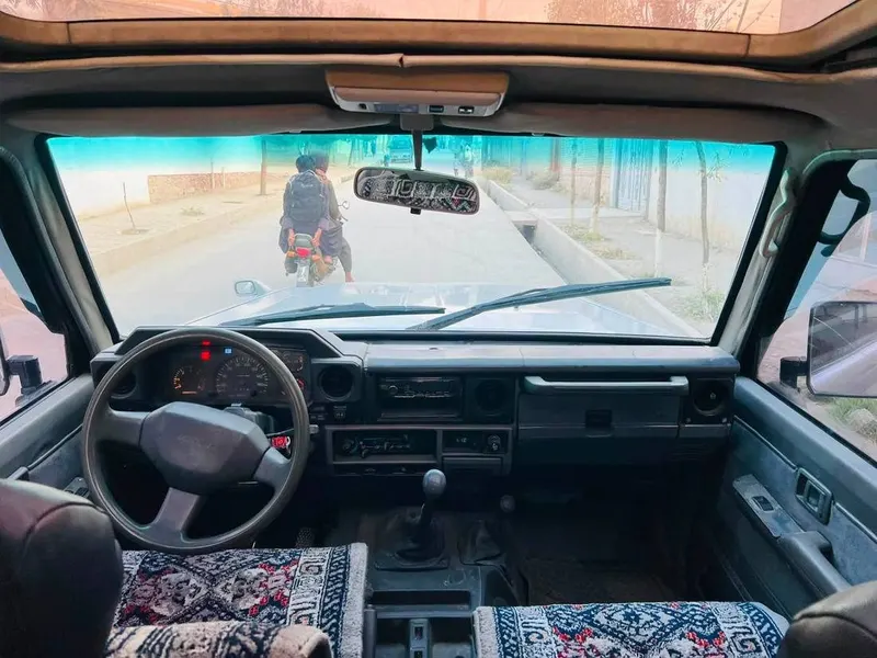 Toyota Land Cruiser 1993 (8)