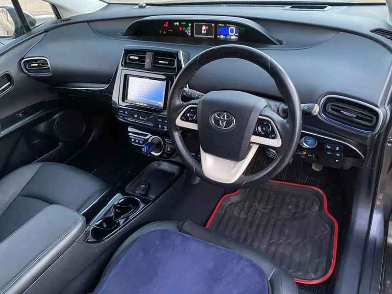 Toyota Prius Hybrid 2017 (4)