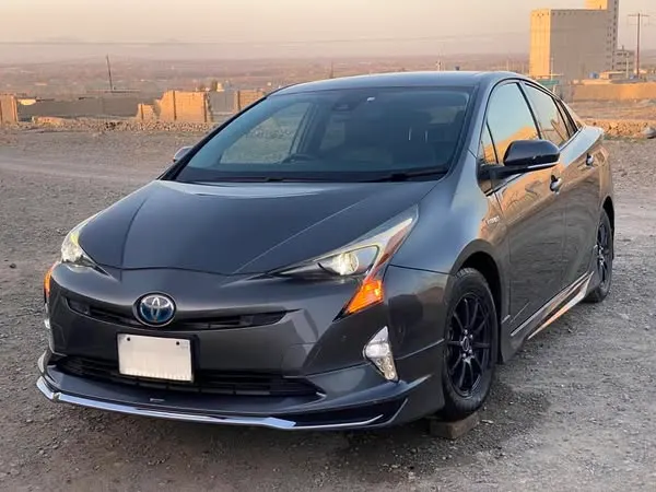 Toyota Prius Hybrid 2017 (2)