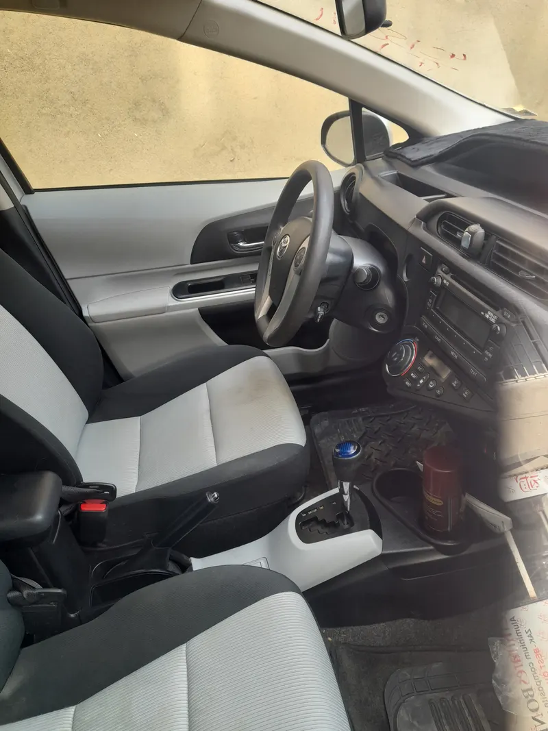 Toyota Aqua 2014 (7)