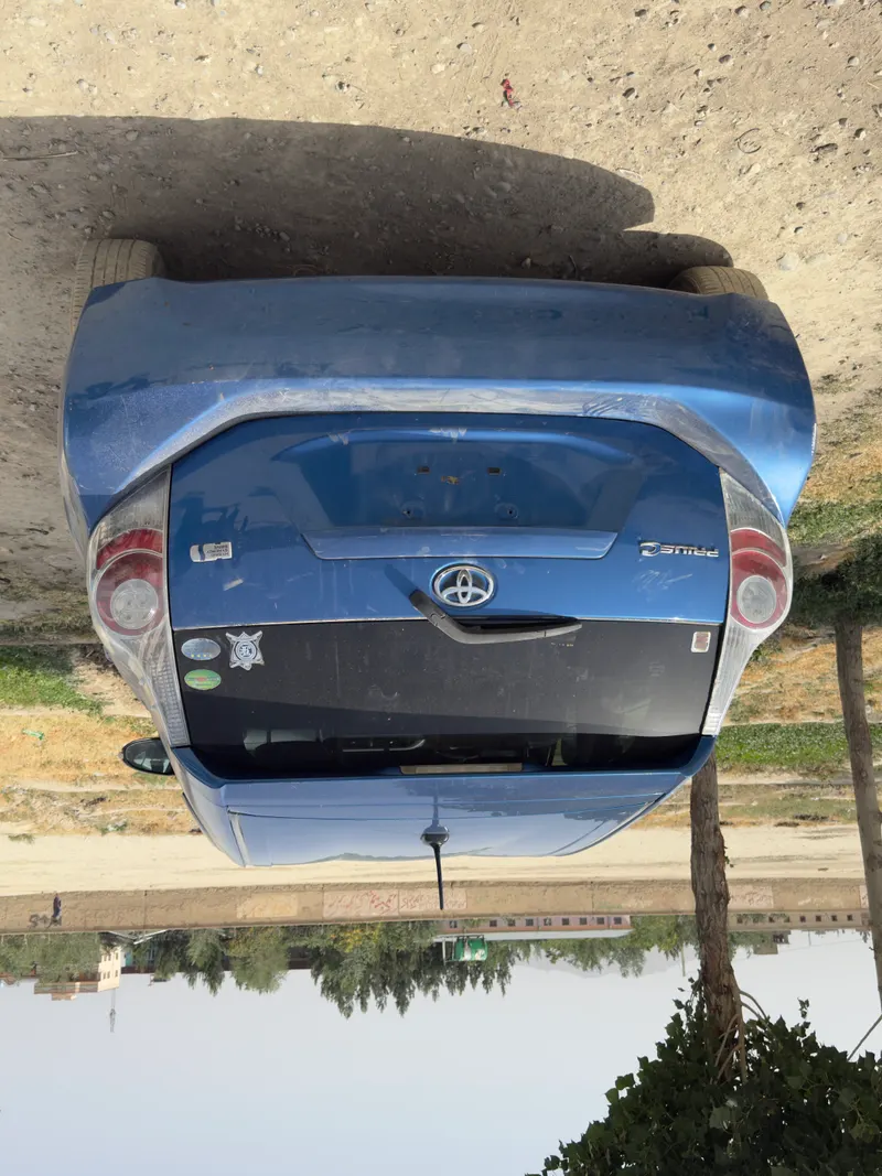 2012 Toyota Prius C Aqua – Excellent Condition (5)