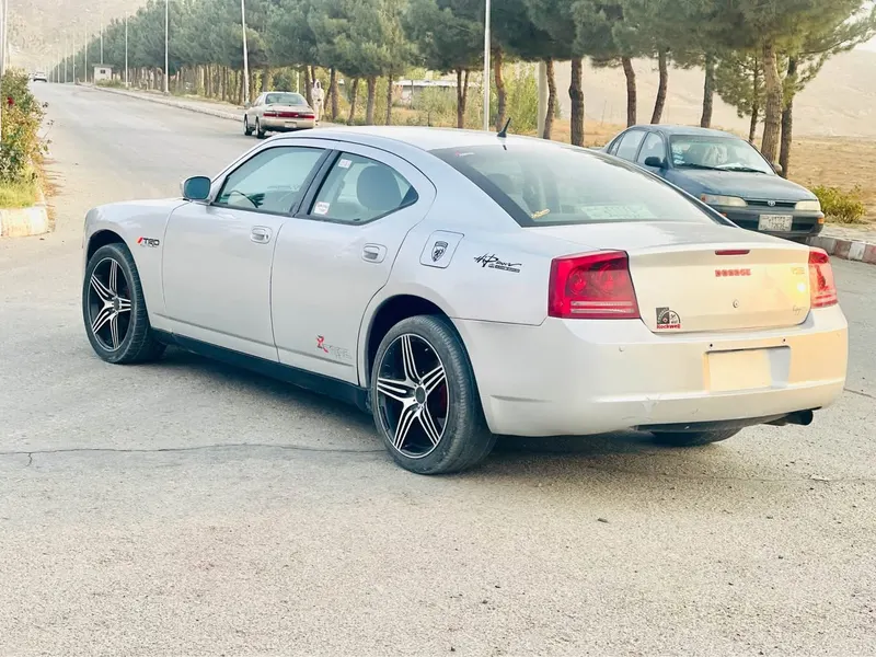 Dodge Charger 2008 (2)