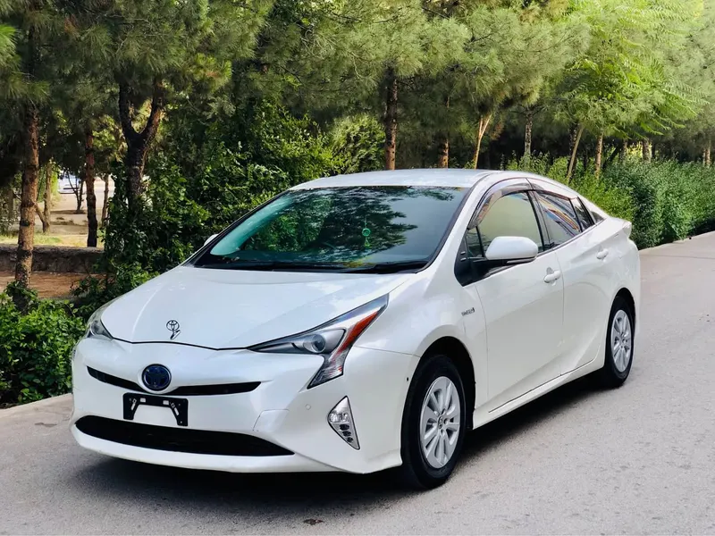 Toyota Prius Hybrid 2018 (1)