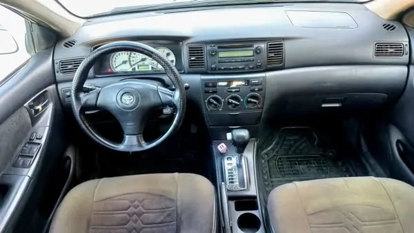 Toyota Corolla 2005 (4)