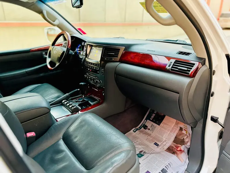 2009 V8 Vehicle (4)