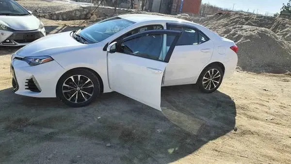 Toyota Corolla 2018 (2)