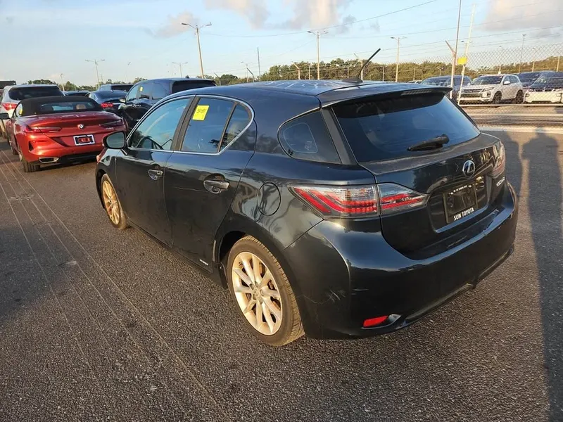 Lexus CT200 (3)