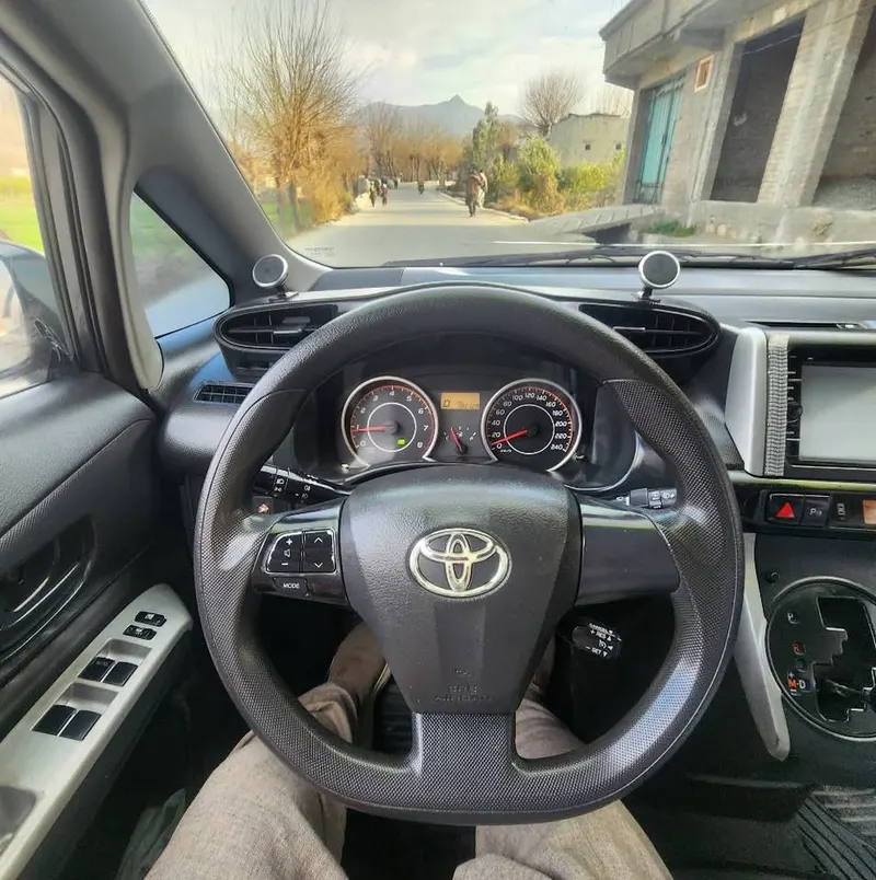Toyota Fielder 2013 (4)