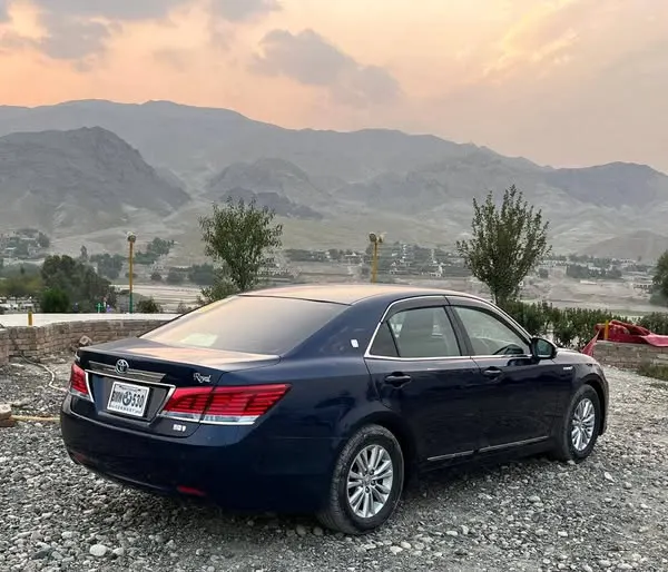 Toyota Crown Hybrid 2013 (3)