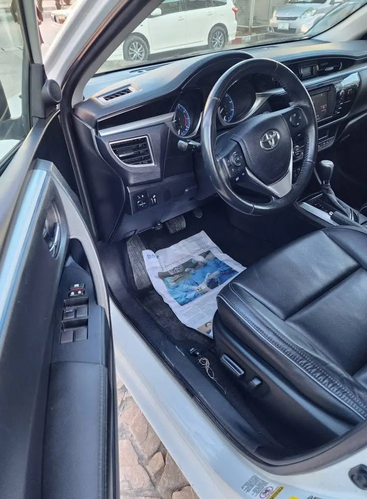 Toyota Corolla Premium 2016 (8)
