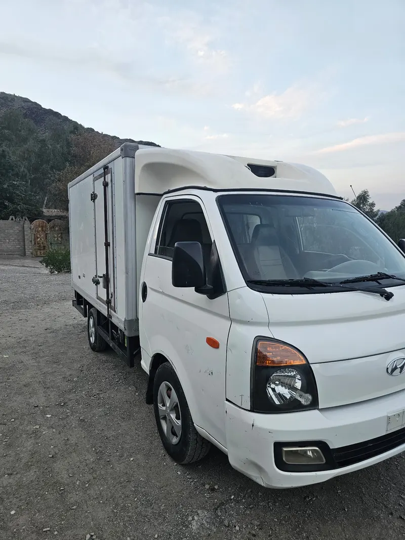 Hyundai Refrigerated Truck (1)