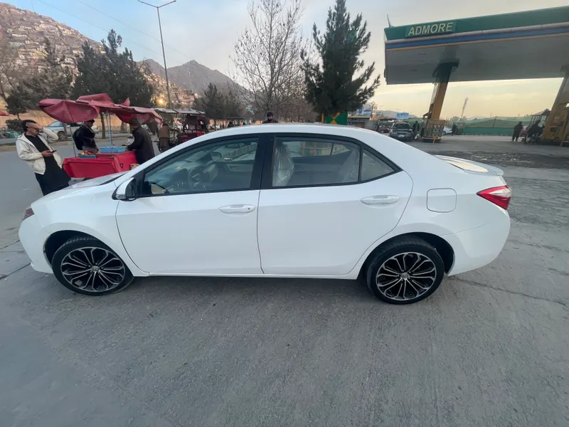 Toyota Corolla 2015 (7)