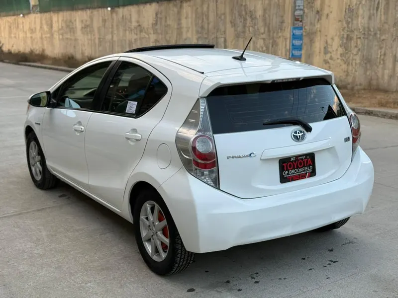 Toyota Aqua 2012 (3)
