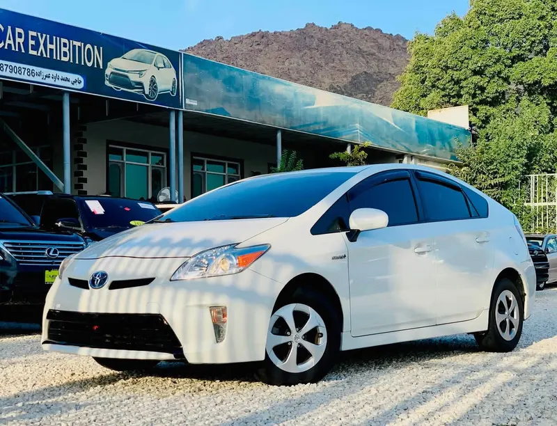 Toyota Prius 2015 (3)