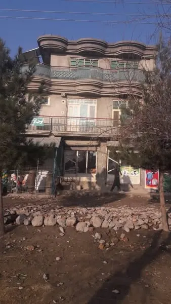 خانه با 8 دکان برای فروش، 8 اتاق، 300 m² (2)