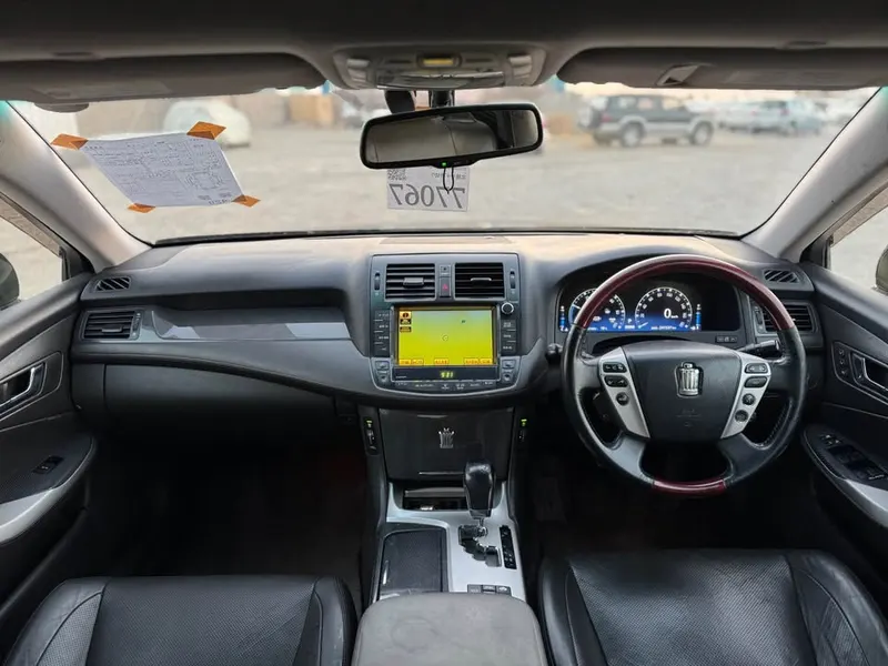Toyota Crown 2011 (4)