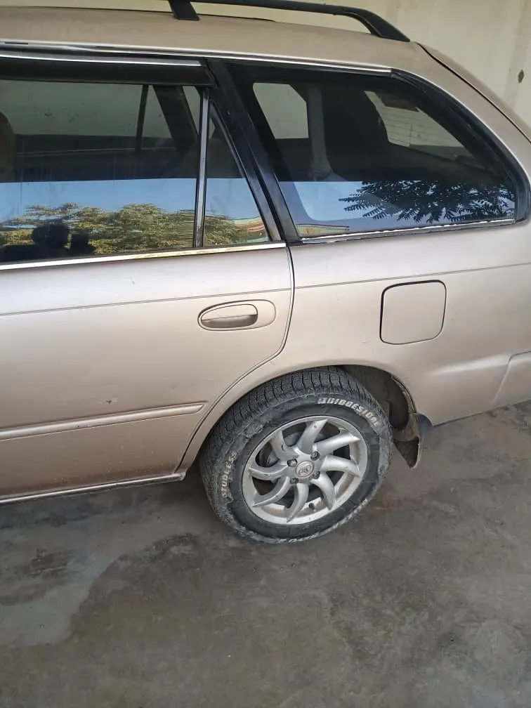 Toyota Corolla (4)
