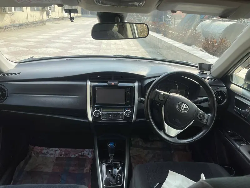 Toyota Fielder Hybrid 2016 (4)