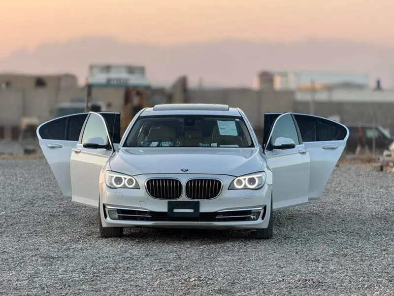 BMW 740i 2013 (2)