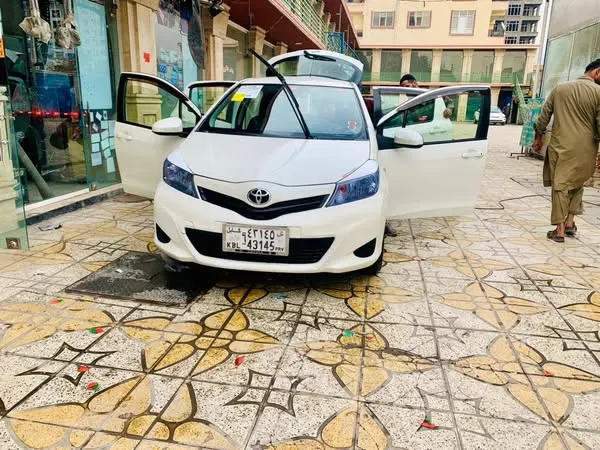 Toyota Vitz 2012 (2)