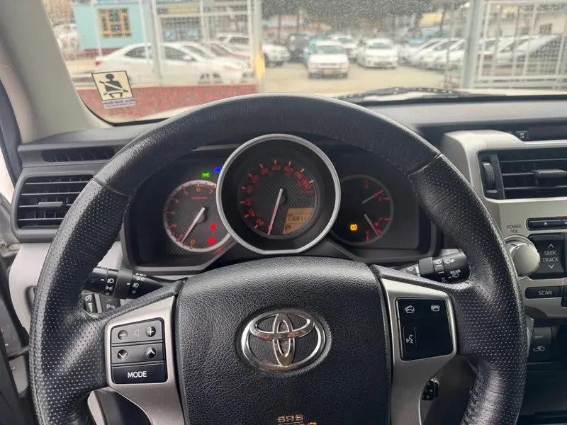 Toyota 4 Runner 2011 (4)