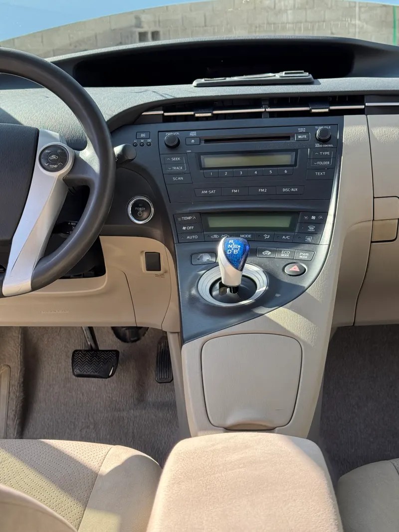Toyota Prius 2011 (7)