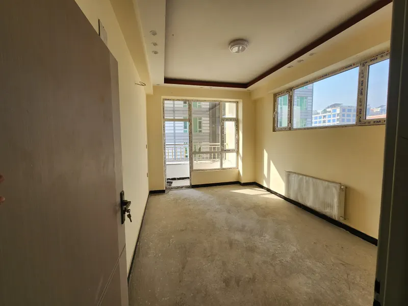 اپارتمان د پلورنې لپاره، 4 خونې، 240 m² (2)
