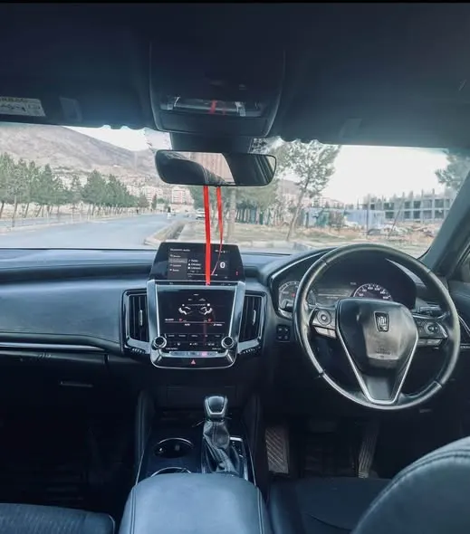 Toyota Crown Hybrid 2019 (4)