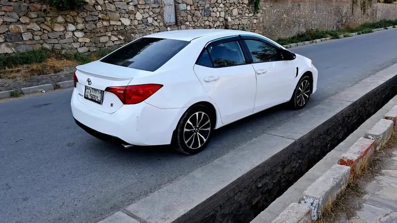 Toyota Corolla 2017 (3)