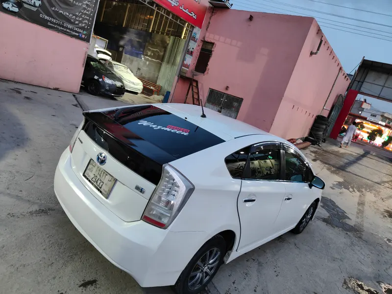 Toyota Prius 2011 (2)
