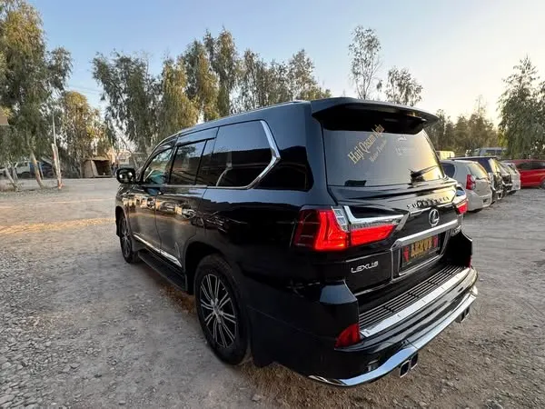 Lexus LX570 2010 (3)