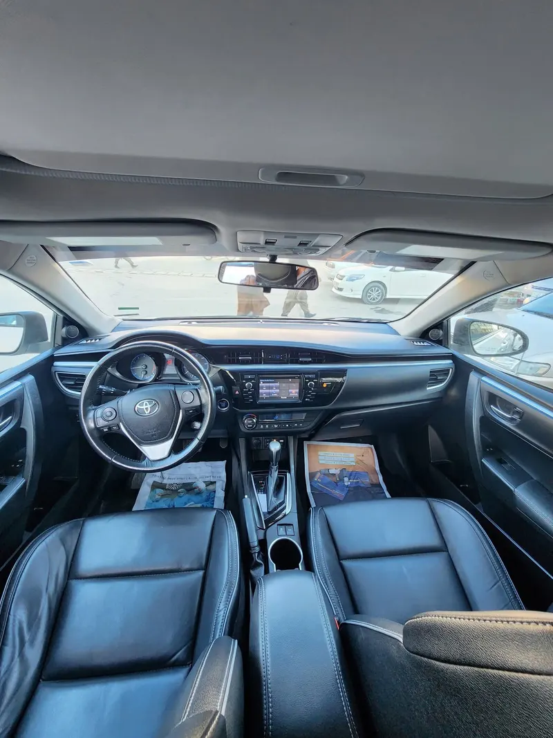 Toyota Corolla Premium 2016 (7)