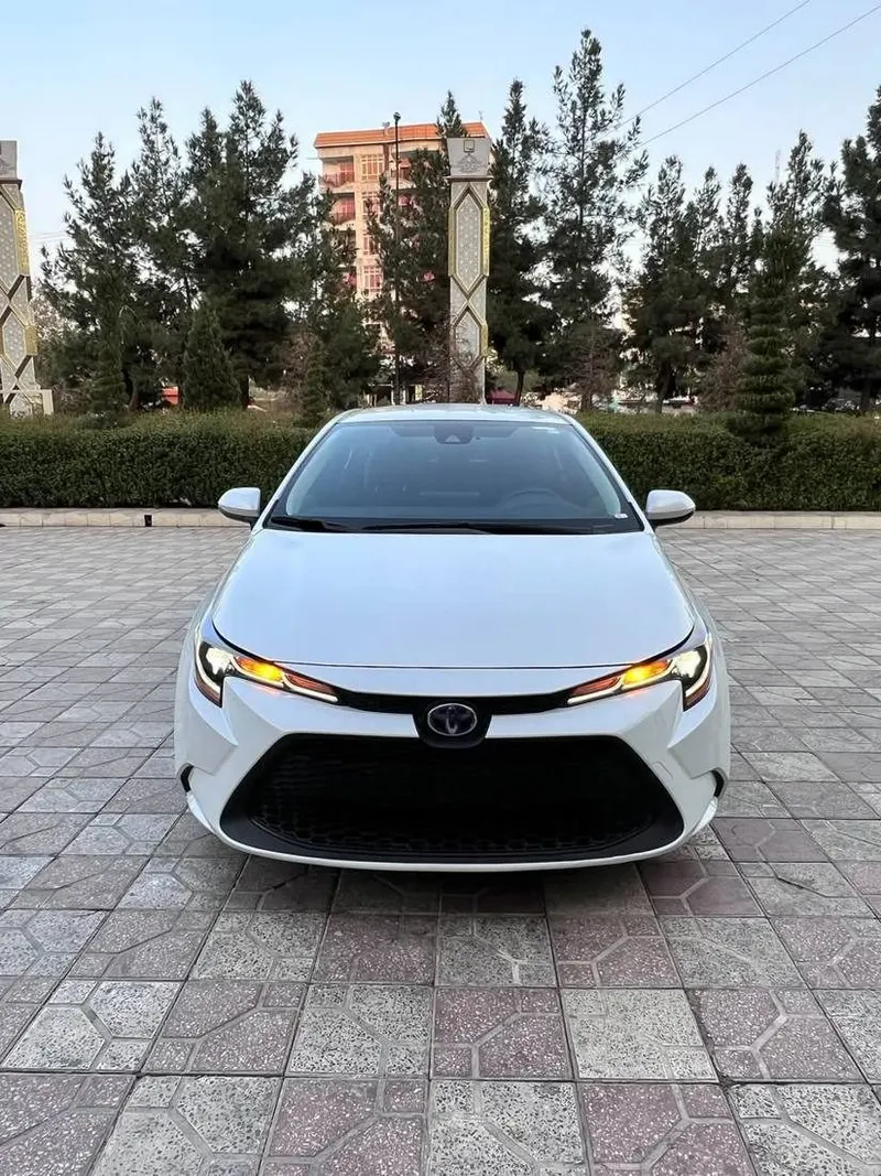 Toyota Corolla Hybrid 2022 (2)