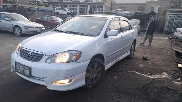 Toyota Corolla LE 2004 (2)