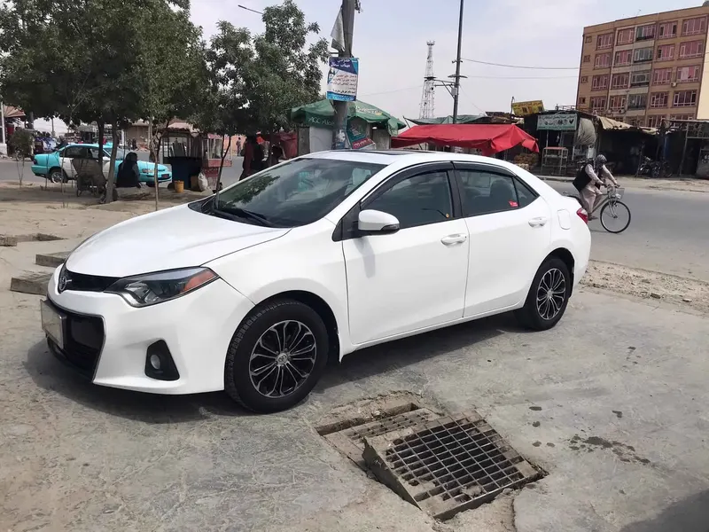 Toyota Corolla 2015 (1)