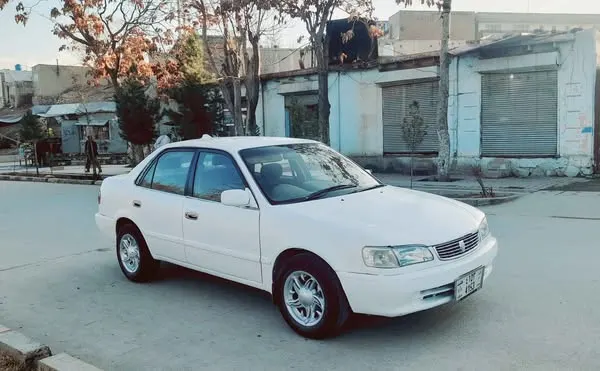 Toyota Corolla LE 1999 (1)