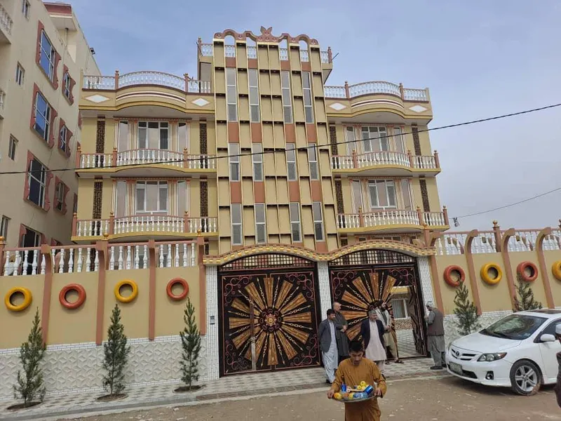 خانه 4 منزله برای فروش، 12 اتاق، 225 m²، نزدیک چوک شام، مزار شریف (1)