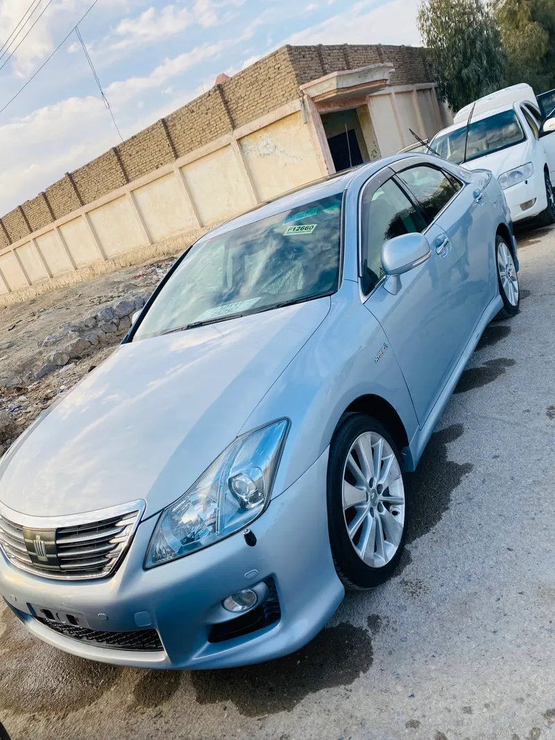 Toyota Crown 2010 (3)
