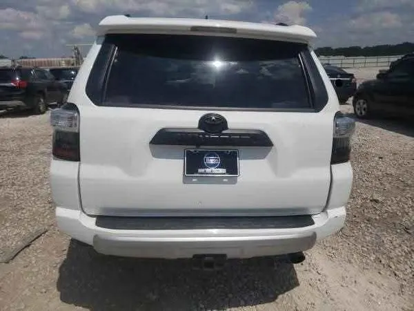 Toyota 4Runner 2017 (2)