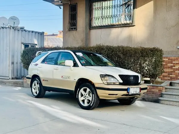 Lexus 2000 (1)
