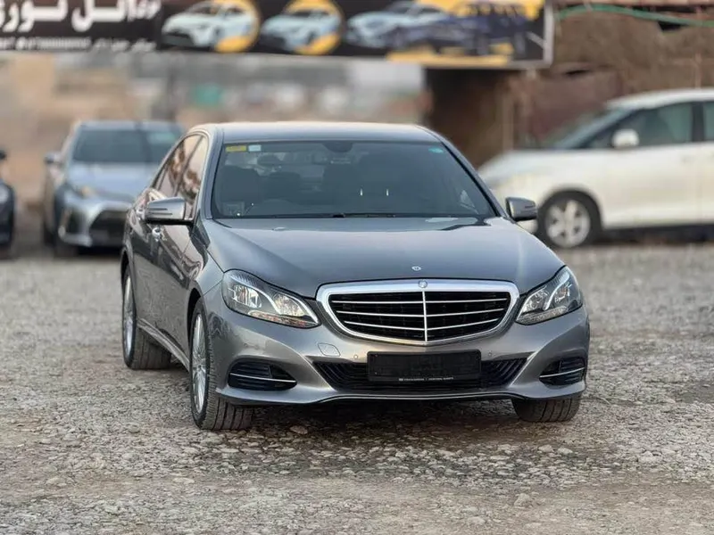Mercedes-Benz E200 2015 (2)