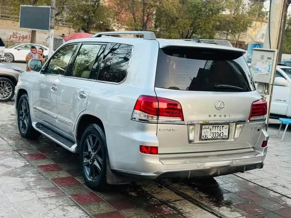 Lexus LX570 2010 (3)