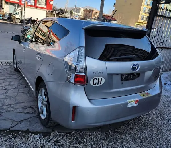Toyota Prius 2013 (2)