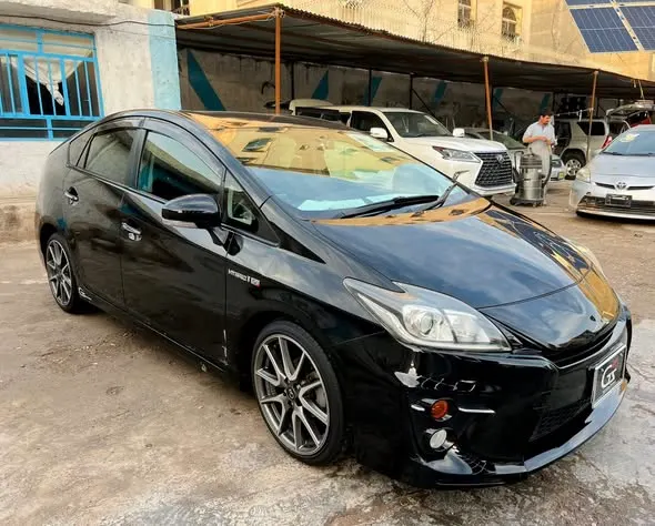 Toyota Prius 2012 (2)