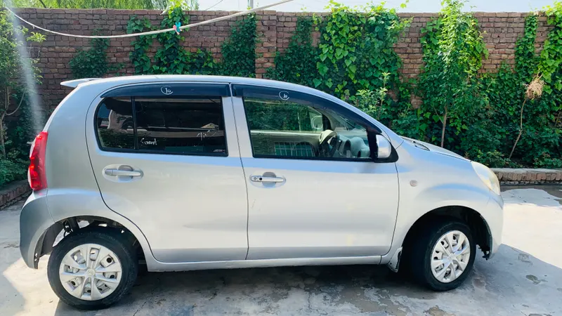 Toyota Passo 2010 (5)