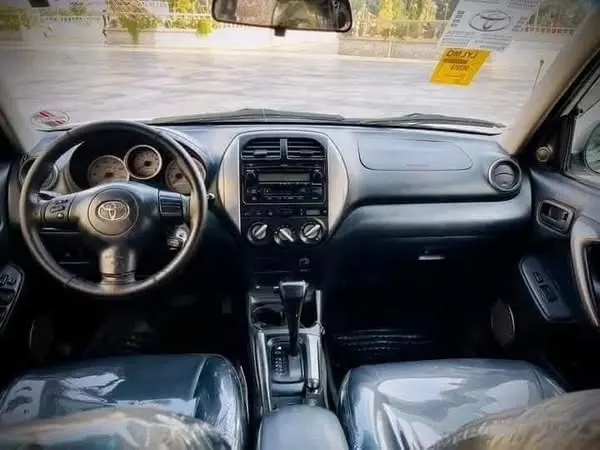 Toyota RAV4 2005 (4)